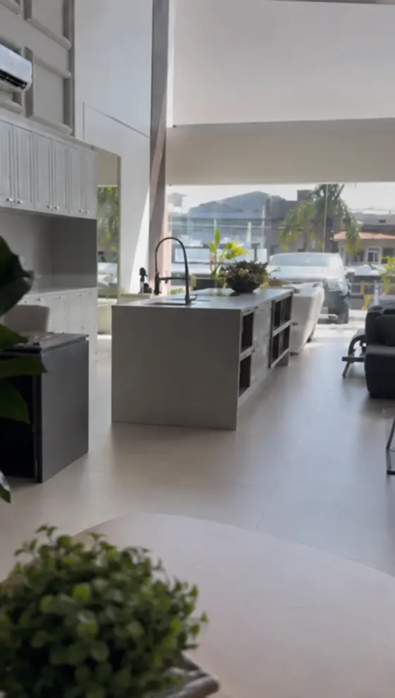 Cozinha planejada no showroom da Top House Planejados