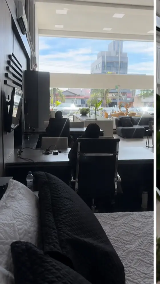 Ambiente de quarto planejado no showroom da Top House Planejados